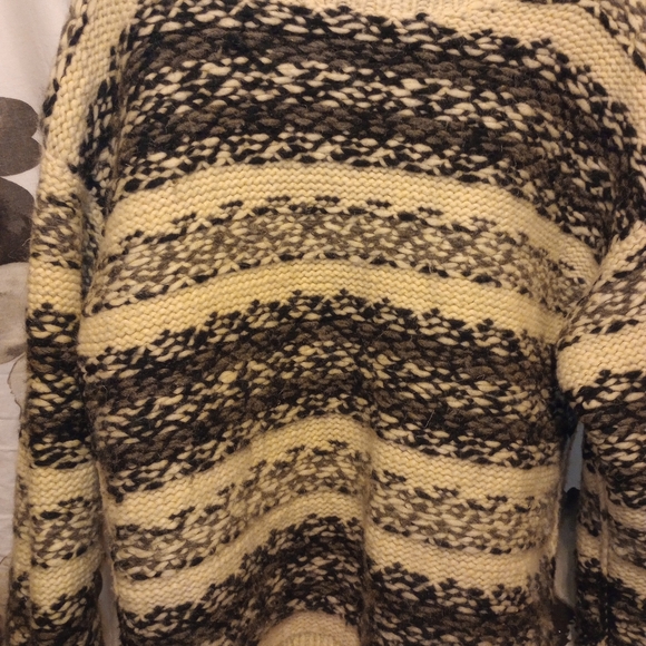 Vintage in Excellent Condition Very Thick Wool Ski Sweater. They don't make swe - Picture 6 of 8